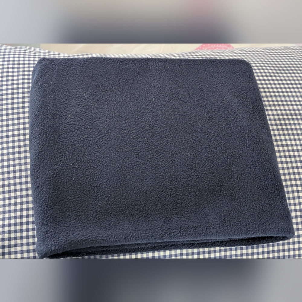 Neck warmer navy blue. Excellent pre-loved condition.
